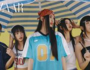 Jennie, NewJeans lăng-xê xu hướng thời trang Blokette