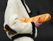 Từ ổ bánh mì đến túi xách hơn 1.000 USD