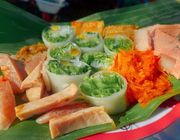 Đến Huế thưởng thức món bánh ướt cuốn tôm chua ngon nức tiếng