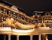 Versace khai trương khách sạn đầu tiên tại châu Á, Triệu Lộ Tư là khách mời đặc biệt