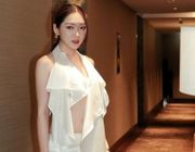 Mới đầu hè, hội chị em đã 'thiêu đốt' mọi ánh nhìn bằng trang phục cut out