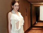 Mới đầu hè, hội chị em đã 'thiêu đốt' mọi ánh nhìn bằng trang phục cut out