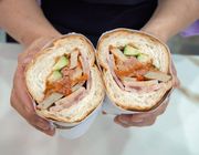 Bánh mì Trạng đang rần rần MXH có gì hot: Ổ bánh "siêu to khổng lồ" nhưng hương vị lại không như mong đợi?