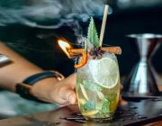 Đến TP.HCM thưởng thức cocktail phở khói lửa độc đáo
