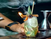 Đến TP.HCM thưởng thức cocktail phở khói lửa độc đáo