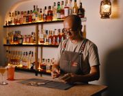 Câu chuyện về ông chủ quầy Bar kiêm người bói bài Tarot Coner Nguyễn