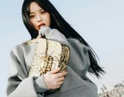 Đại sứ Gucci Hanni xuất hiện trong chiến dịch quảng bá túi Horsebit 1955 tại Seoul