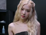 Rosé (BLACKPINK) gây sốt tuần qua với 3 kiểu tóc xoăn