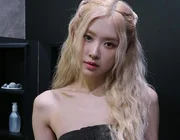 Rosé (BLACKPINK) gây sốt tuần qua với 3 kiểu tóc xoăn