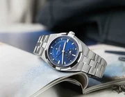 Vacheron Constantin và dấu ấn trường tồn Overseas Moonphase Retrograde Date
