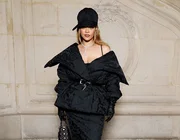 Rihanna thay thế cương vị của Charlize Theron tại Dior