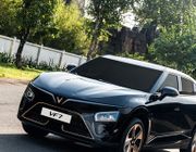 VinFast VF 7 không thua xe sang về vận hành và công nghệ an toàn