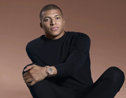 Đồng hồ kim cương trên cổ tay Mbappe