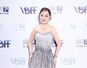 Hoa hậu Hoàng Thanh Nga cuốn hút trên thảm đỏ VBFF All Stars