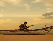 Đen trở lại với teaser MV không nhạc, cảnh chèo thuyền trên cát gây tò mò