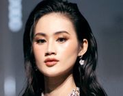 Tái xuất sàn diễn sau khi du học Úc, Hoa hậu Ý Nhi đã được giao ngay vai trò quan trọng, sánh bước cùng Nam vương Thế giới 2019