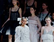 CHANEL FW24 HC: Vẻ đẹp của thời trang cao cấp qua vở Opera tại nhà hát Paris thế kỷ 19