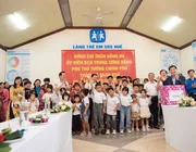 Ông Johnathan Hạnh Nguyễn tặng 1 tỷ đồng cho Quỹ Bảo trợ Trẻ em Việt Nam trong lễ phát động tháng hành động vì trẻ em 2024