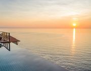 Đến “Khách sạn sang trọng tốt nhất thế giới” ngắm nhìn thiên nhiên kỳ vĩ tại Vịnh Lăng Cô