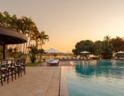Resort biển Huế có bể bơi tuyệt đẹp không thể bỏ lỡ