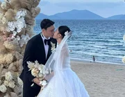 Thủ môn Đặng Văn Lâm và bà xã nói lời thề nguyện trong hôn lễ