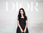 Dấu ấn thời trang của Jisoo vượt 3 thành viên Blackpink