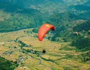 Giới trẻ lên đỉnh Khau Phạ nhảy dù, bay cùng màu cờ Tổ quốc