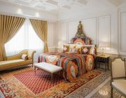 Cảnh xa hoa trong khách sạn đầu tiên của Versace ở châu Á