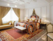 Cảnh xa hoa trong khách sạn đầu tiên của Versace ở châu Á