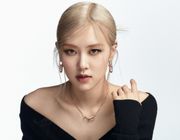 Chỉ với bức ảnh chụp vội, Rosé giúp một đôi giày được săn đón