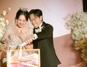 Chiếc váy cưới đính 1000 viên pha lê của vợ Anh Đức