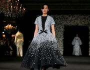 Richard Quinn RTW SS25: Công trình đồ sộ của những chiếc váy cưới cao cấp