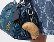 Hài hước như Louis Vuitton với BST charm hình thù độc đáo, từ bánh sừng bò đến đàn guitar