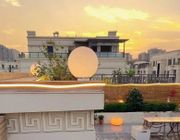 Mua penthouse thấm dột ở tầng 6 bị nói là ngốc, đôi vợ chồng âm thầm cải tạo: Sau 1 năm, hàng xóm, họ hàng hối hận!