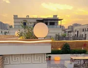 Mua penthouse thấm dột ở tầng 6 bị nói là ngốc, đôi vợ chồng âm thầm cải tạo: Sau 1 năm, hàng xóm, họ hàng hối hận!