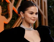 Học Selena Gomez cách ôm ấp tinh thần khỏe mạnh