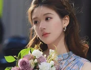 Triệu Lộ Tư tại show Versace: Tạo hình khiến fan liên tưởng tới nữ thần mùa Xuân