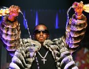 Từ đứa trẻ giao báo đến tài sản ước tính 1 tỷ đô, Diddy kiếm tiền thế nào?