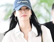 Học 8 sao Hàn cách biến sân bay thành sàn diễn thời trang