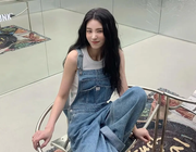Yếm denim - Item được lòng hội fashionista mùa Thu này