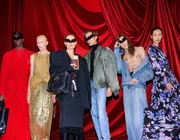 Balenciaga dẫn đầu cuộc cách mạng thời trang bền vững với chất liệu vải lên men