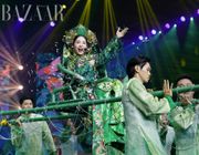 Ca nương Kiều Anh hầu đồng ngay trên sân khấu Chị Đẹp Đạp Gió