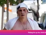 Phản ứng của Brooklyn Beckham khi được hỏi về mẹ