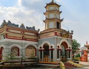 Nét đẹp chùa cổ Nam Bộ: Dấu ấn ‘Ôn cố tri tân’ nơi cổng chùa Sắc Tứ Tam Bảo
