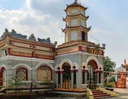 Nét đẹp chùa cổ Nam Bộ: Dấu ấn ‘Ôn cố tri tân’ nơi cổng chùa Sắc Tứ Tam Bảo
