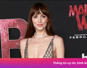 Mỹ nhân '50 Sắc Thái' đáp trả chỉ trích mặc xuyên thấu