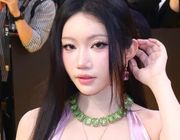 Orange xuất hiện cùng Dương Tử Quỳnh và Ariana Grande