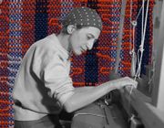 Anni Albers: Dệt nghệ thuật từ những sợi chỉ phiêu du