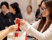 Kính mắt Jins được lòng giới trẻ Việt