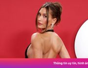 Vợ Justin Bieber lại lộ dây nội y